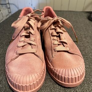 Pumas  Pink Hello Kitty Size 11 Ladies